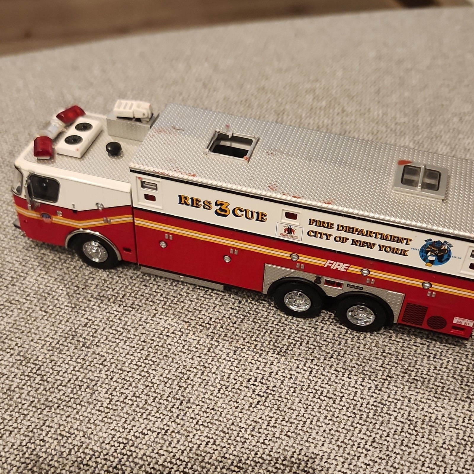 FDNY Rescue 3 Fire Dept City of New York Red & White Diecast Model Truck