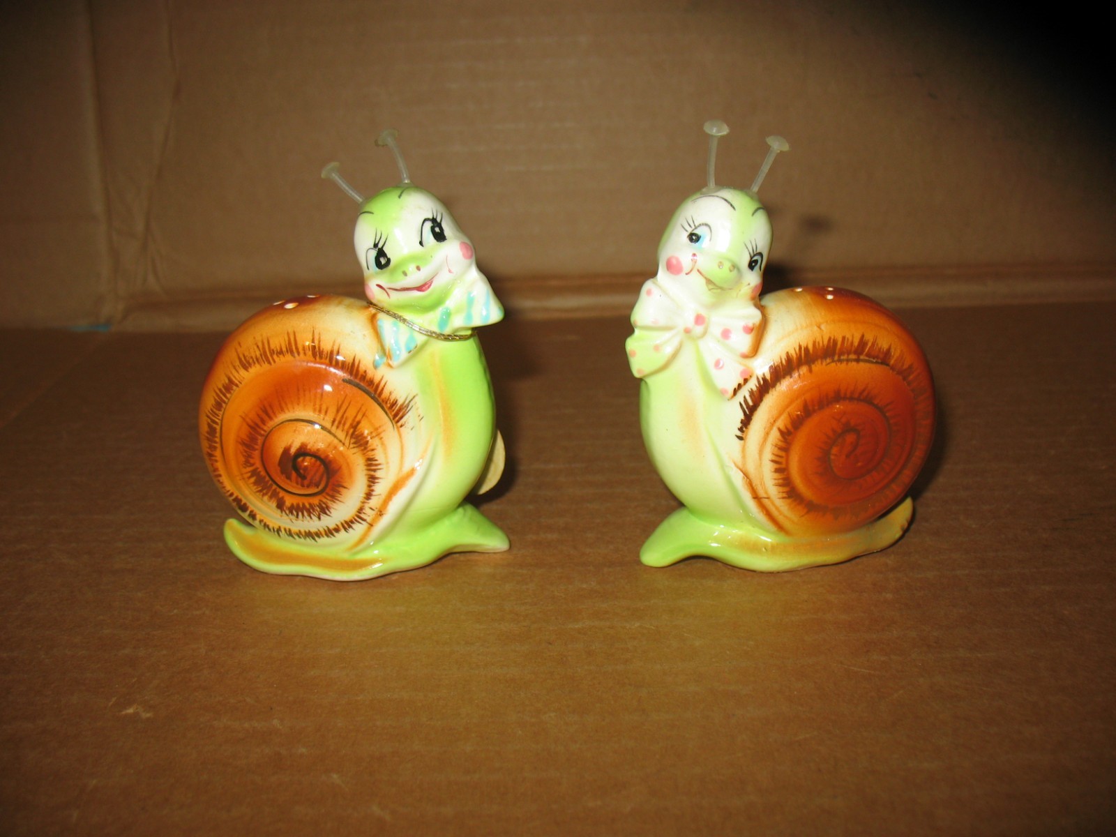 Vintage Enesco Japan Snappy the Snail Anthropomorphic Salt & Pepper Shaker Set