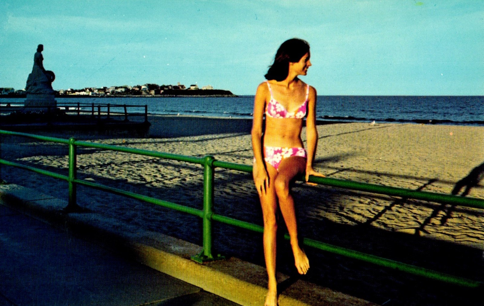 Postcard Hampton Beach Woman In Floral Bikini New Hampshire Chrome Unposted M1