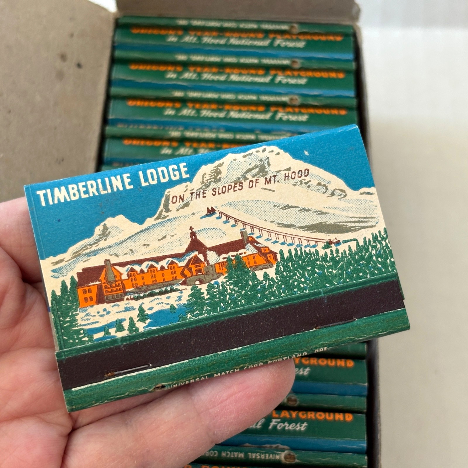 1940\'s Vintage TIMBERLINE LODGE Mt. Hood FULL Box of 25 Matchbooks UNSTRUCK