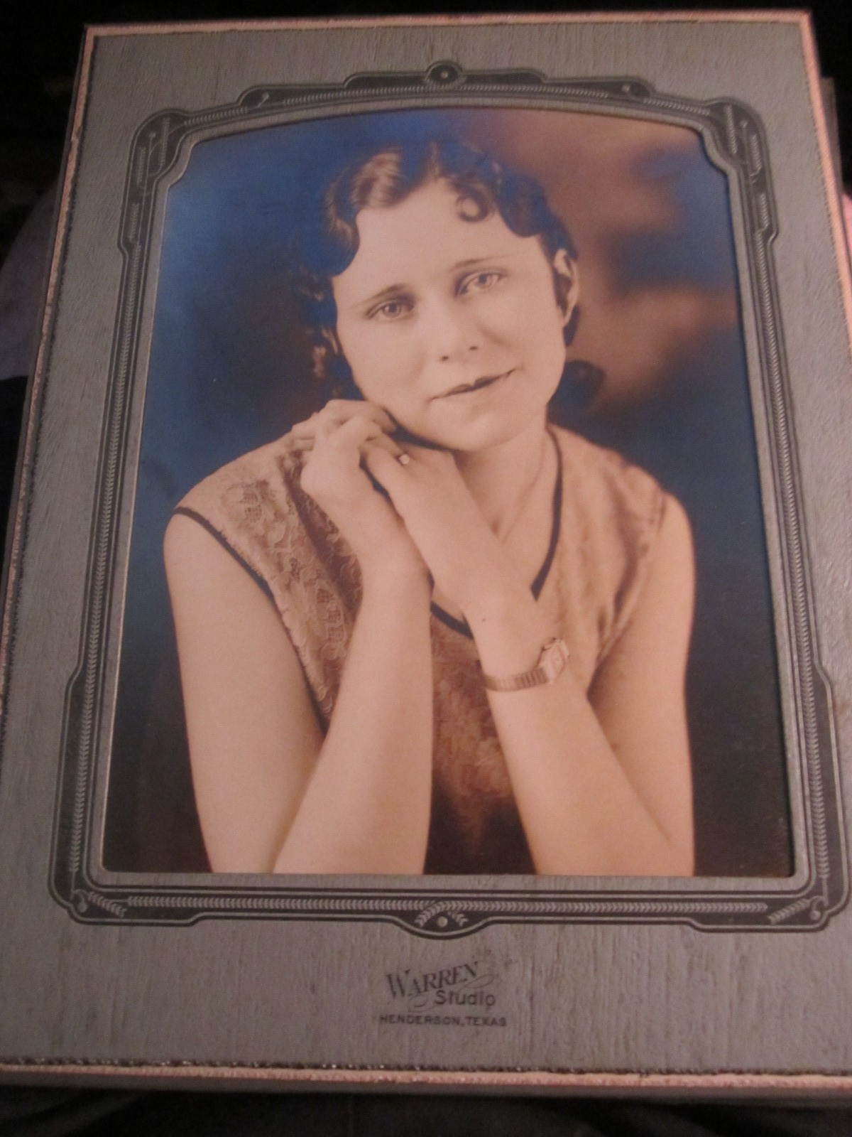 LOT OF 7 ANTIQUE PHOTOGRAPHS - PORTRAITS AND MORE  - BBBB