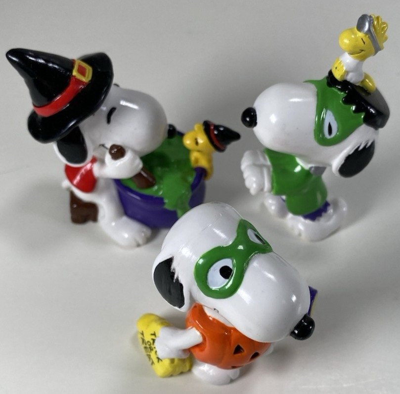 VTG Peanuts United Feature Syndicate 3 Unique Snoopy Halloween Themed Figures