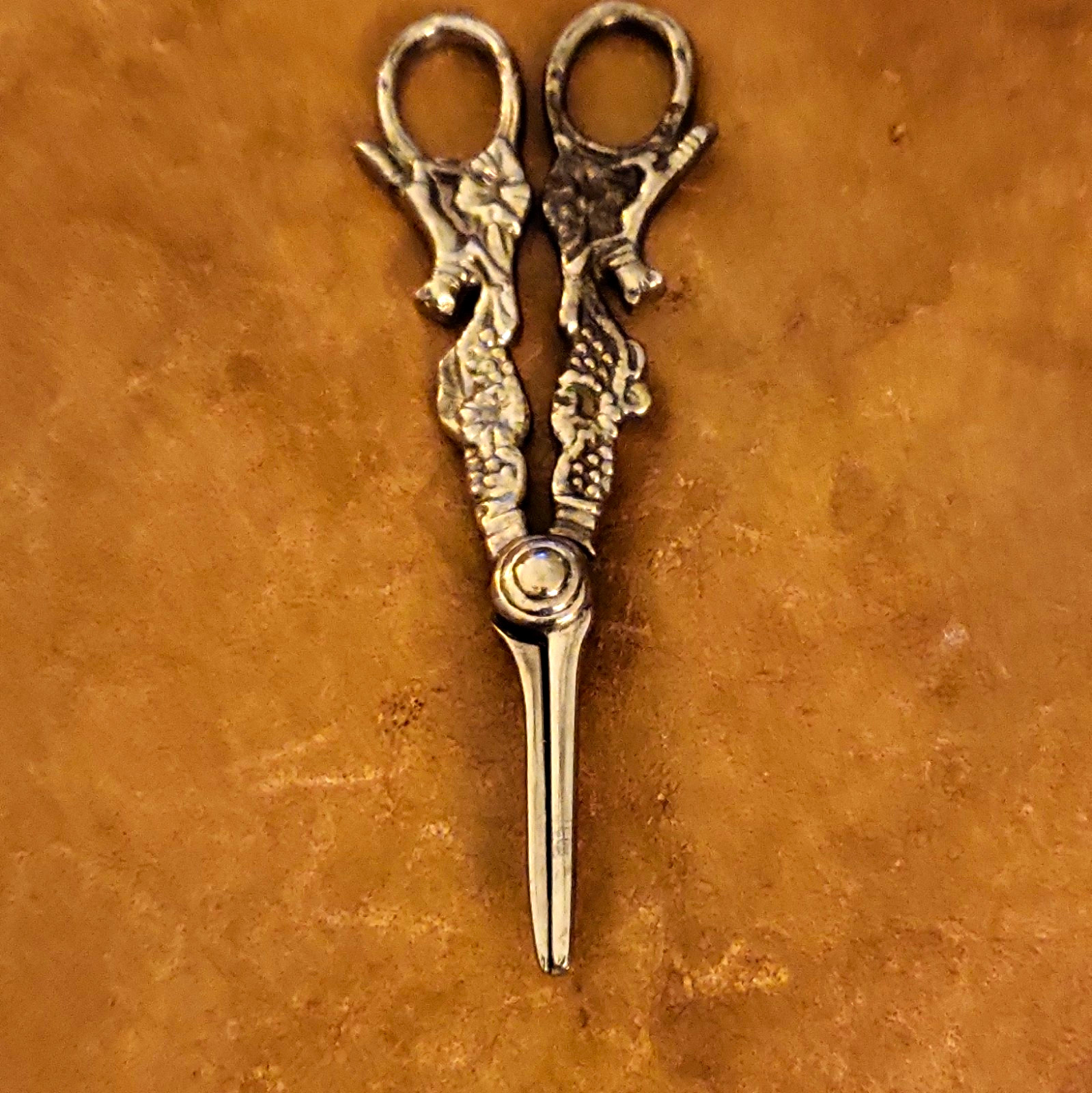 VINTAGE Silverplate Decorative Dressmaker\'s Sewing Scissors with Figural Handles