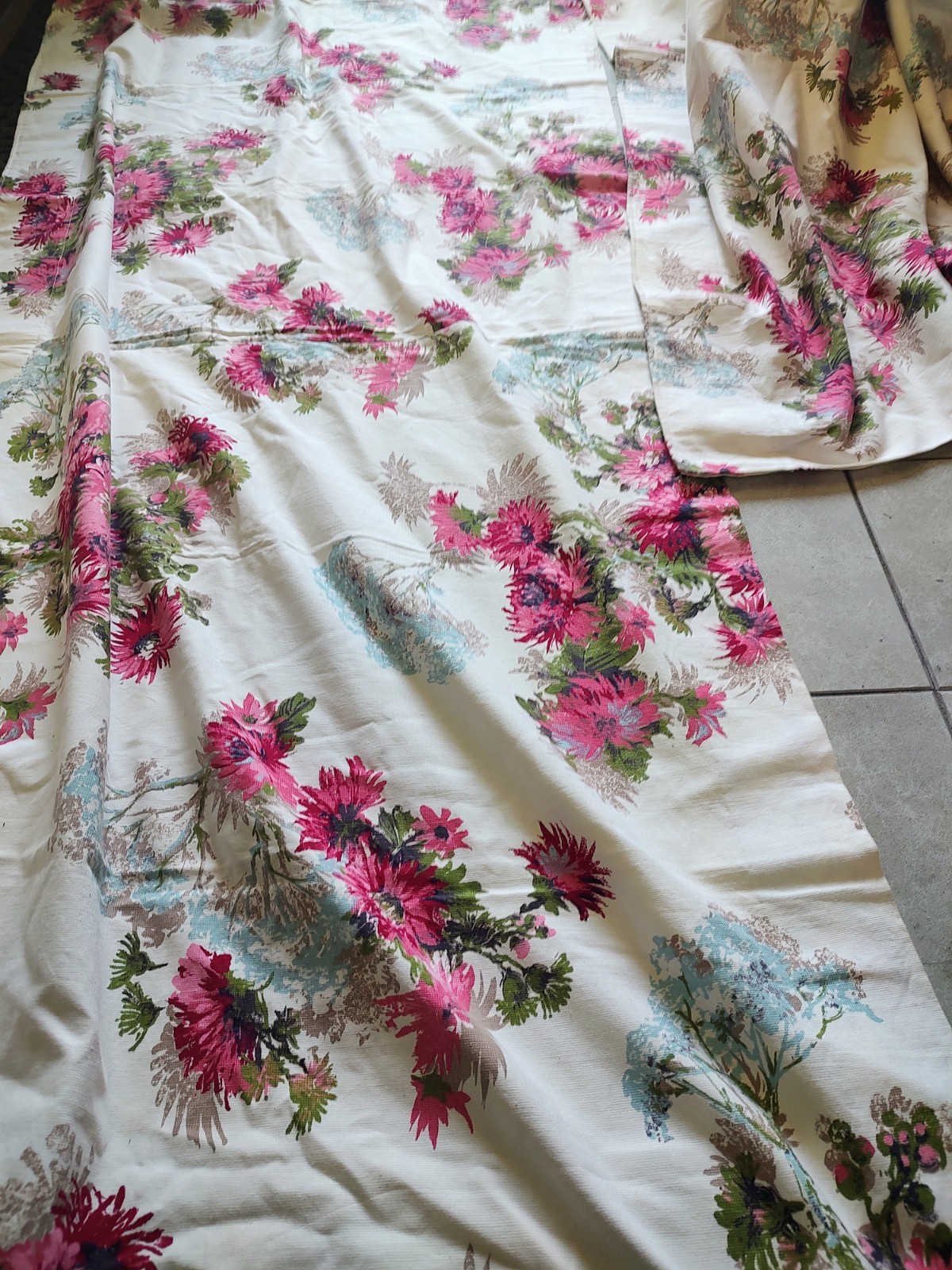2 Vtg 40s 50s MCM Barkcloth Pink Floral Dahlia Rose Curtain Fabric Panels 84x32 