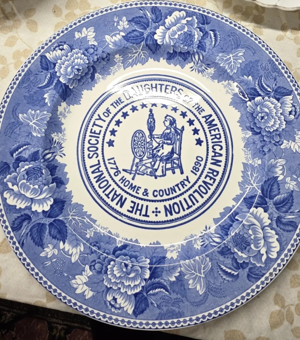 1932 Wedgwood DAR Washington Bicentennial Plate Daughters American Revolution
