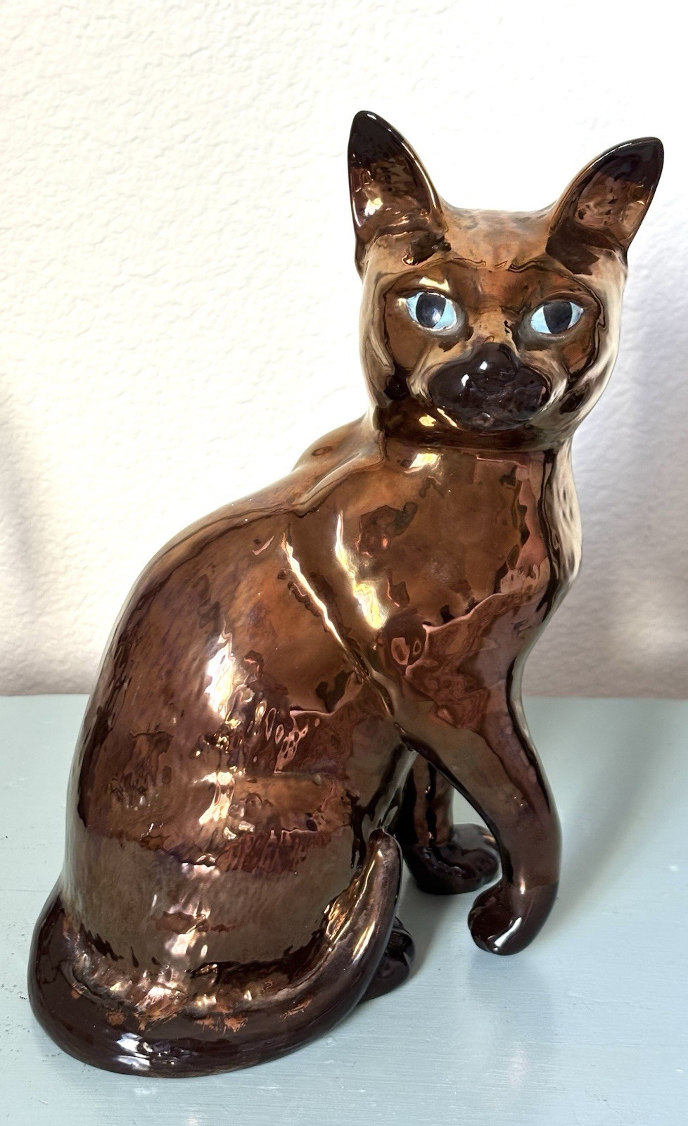 Vintage RARE BESWICK ENGLAND COPPER LUSTRE Ceramic SIAMESE CAT Blue Eyes 9” Tall