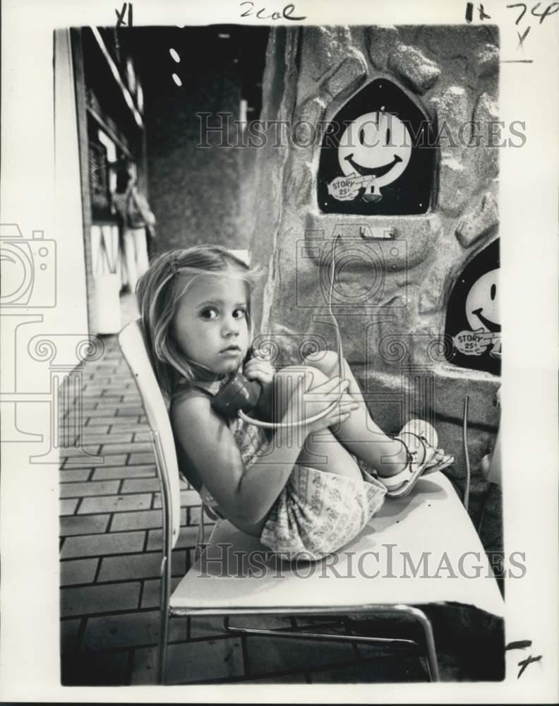 1975 Press Photo Amy Allen listening to Story Castle phones at the Plaza