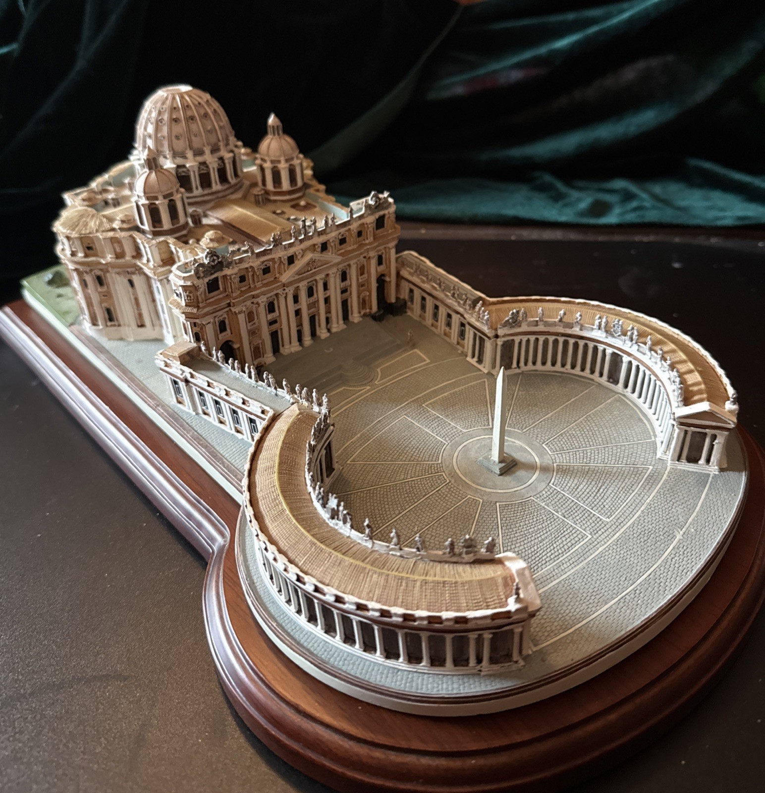 Danbury Mint The Vatican St. Peter's Basilica Model Sculpture With Wood Base