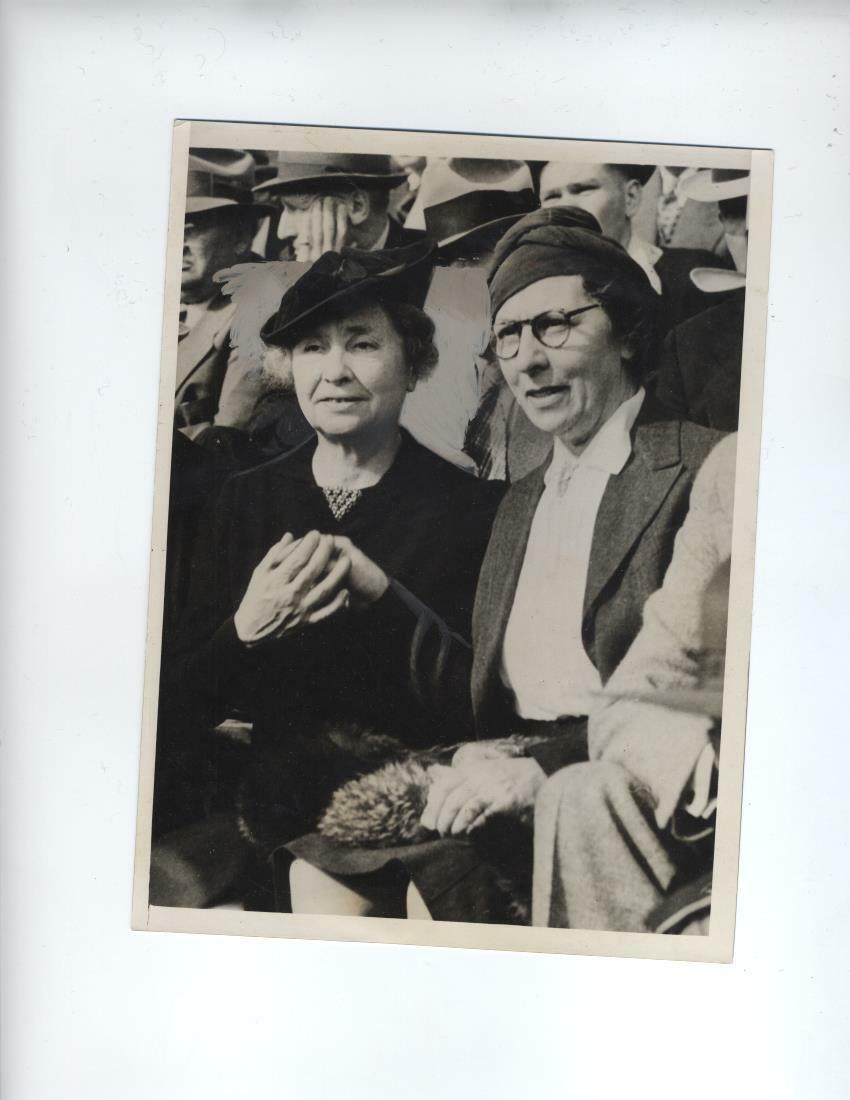1938 Press Photo Helen Keller deaf blind and her teacher Polly Thompson football