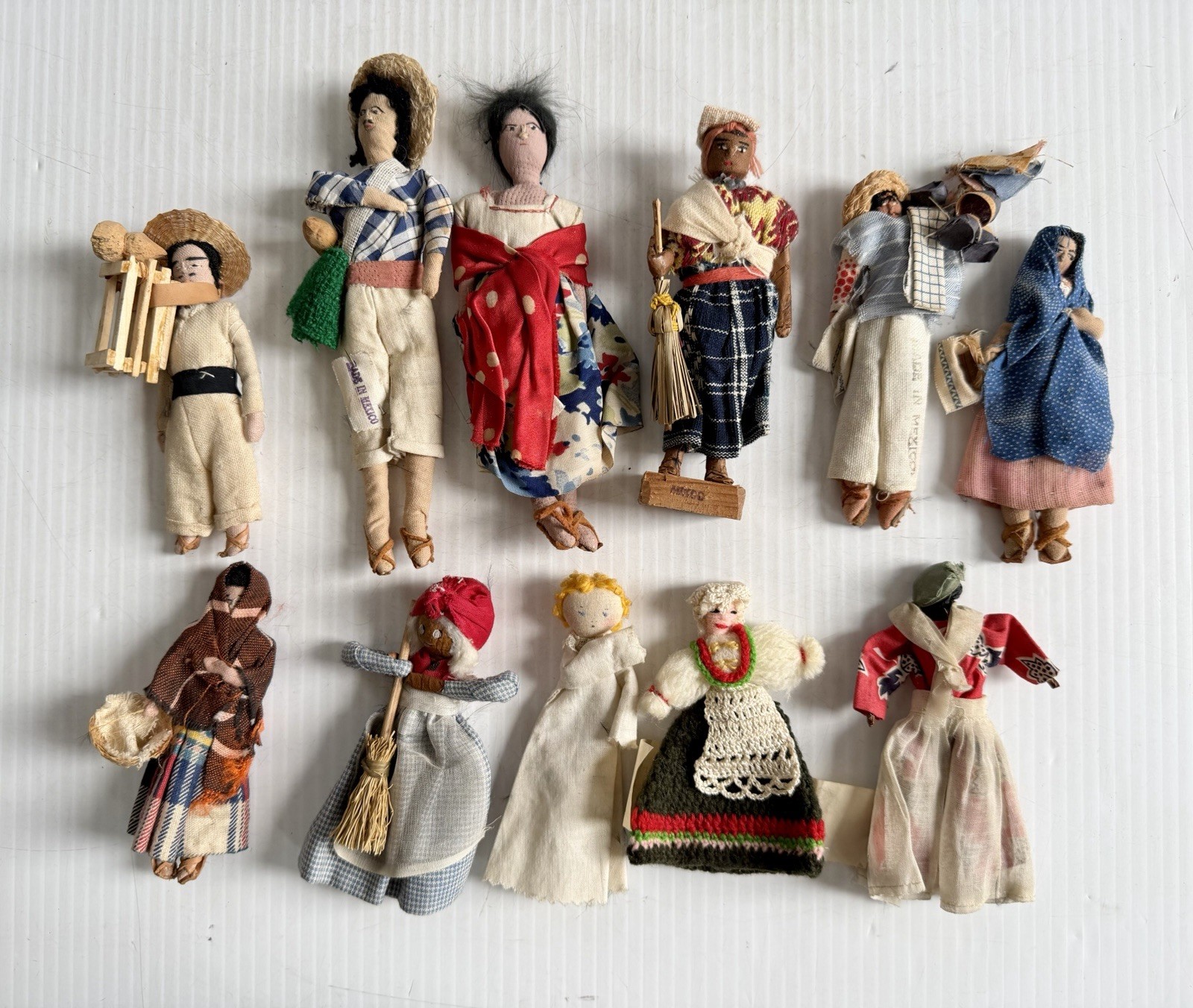 Lot Of 11 Vintage Ethnic Folk Art Dolls Hand Made Souvenir Mexico, Guatemala Etc