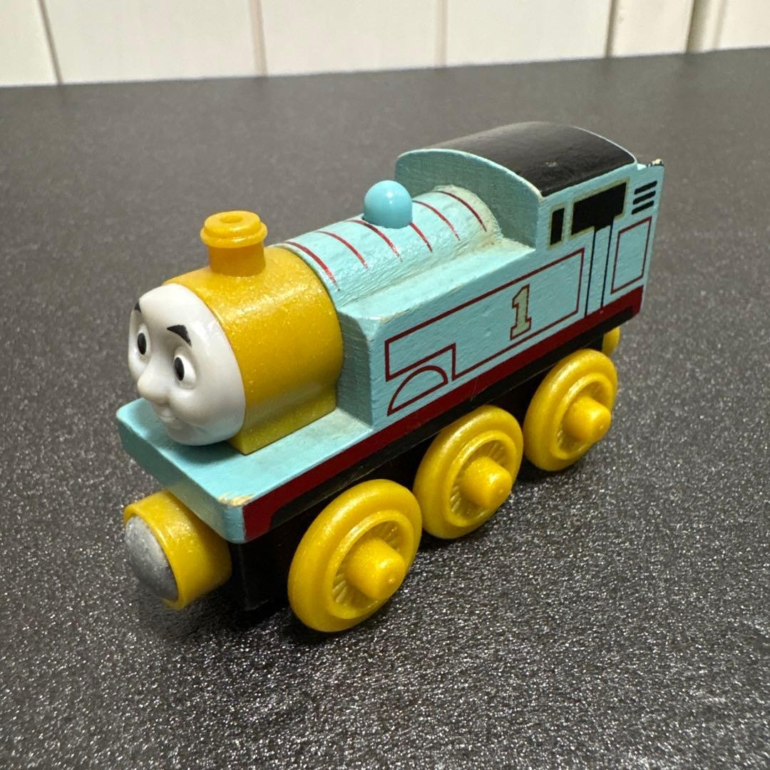 Thomas & Friends 70th Anniversary Wooden Railway Thomas Train 15+