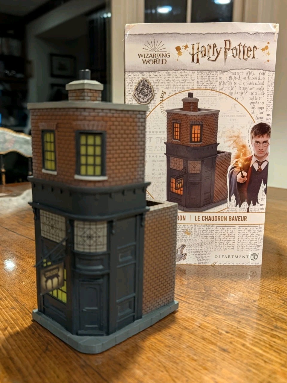Dept 56 LEAKY CAULDRON Harry Potter Village 6010480 W/ BOX