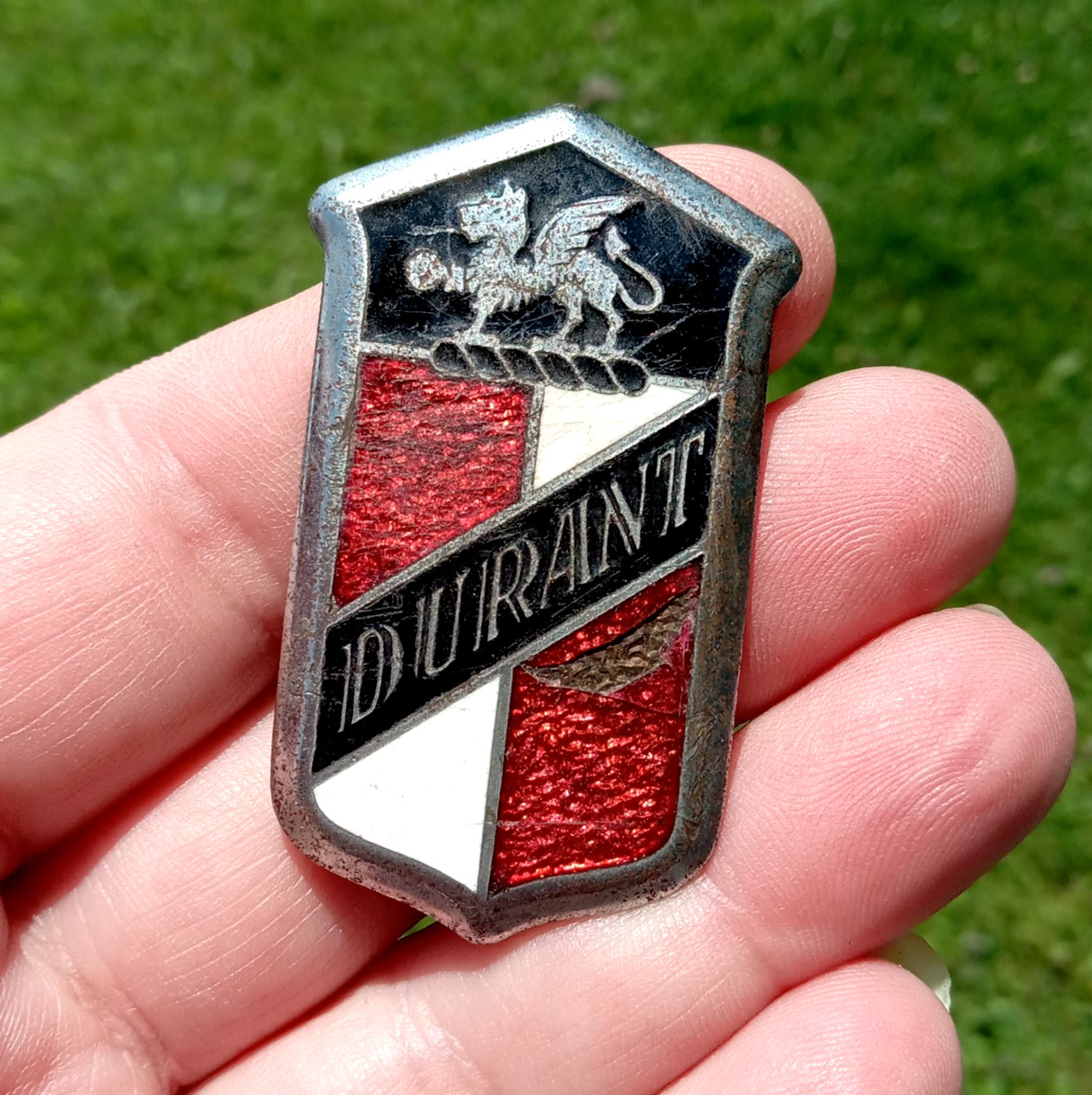 Original 1930-1932 DURANT Griffin Radiator Grille Badge Enamel Emblem Fox Co.