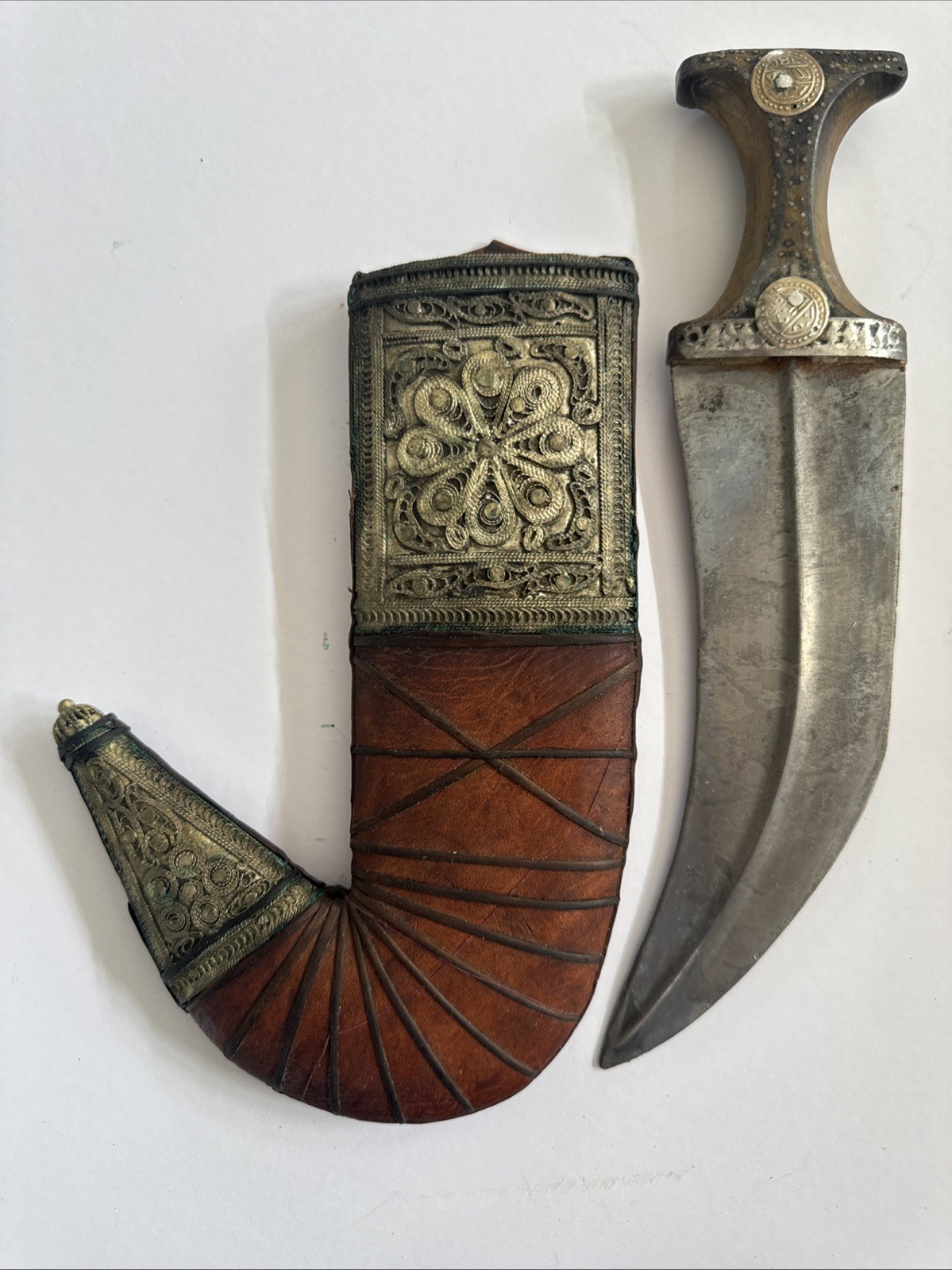 Beautiful Vintage Yemeni Jambiya Dagger Curved Double-Edged Blade with Horn Hilt