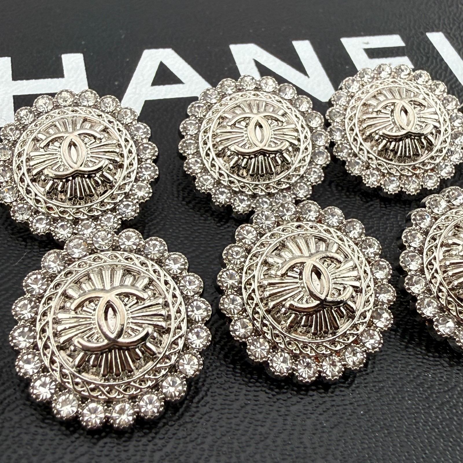 10 CHANEL BUTTONS SILVER 20MM WITH STONES METAL