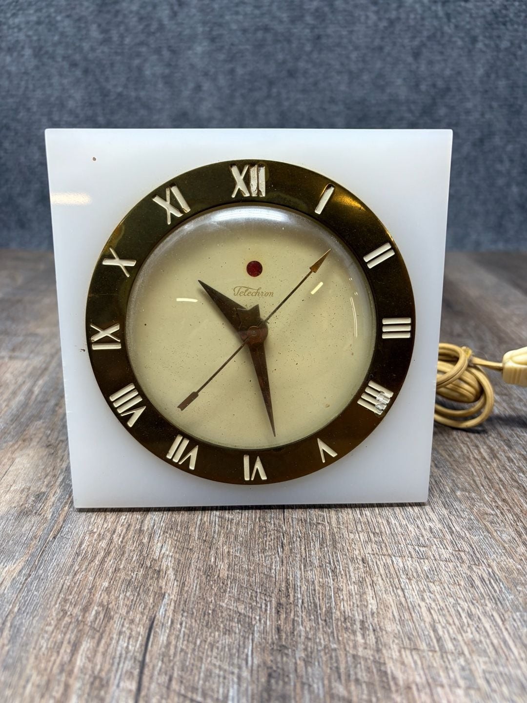Vintage 1940s Telechron 4H55 The Statesman Art Deco Lucite Electric Desk Clock