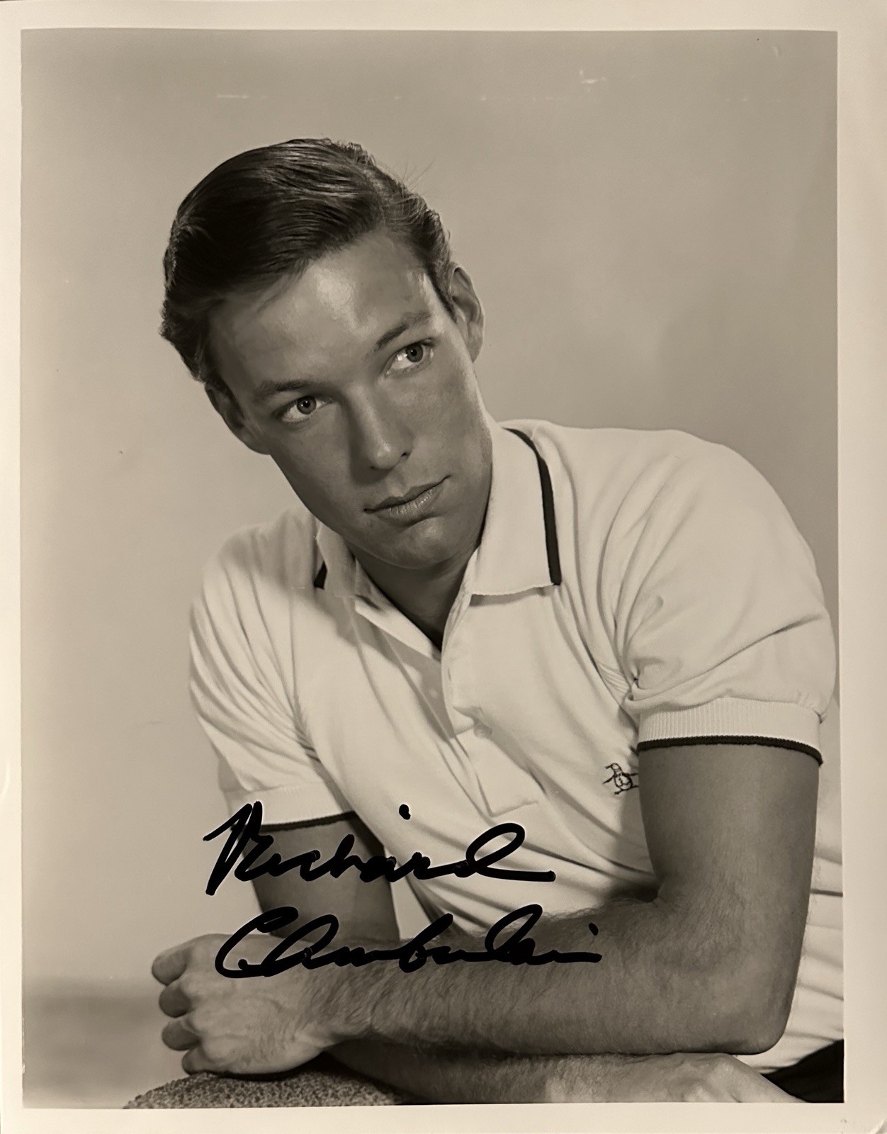 RICHARD CHAMBERLAIN Signed VINTAGE 8x10 Photo..MOVIE & TV Legend..(d.2025) COA