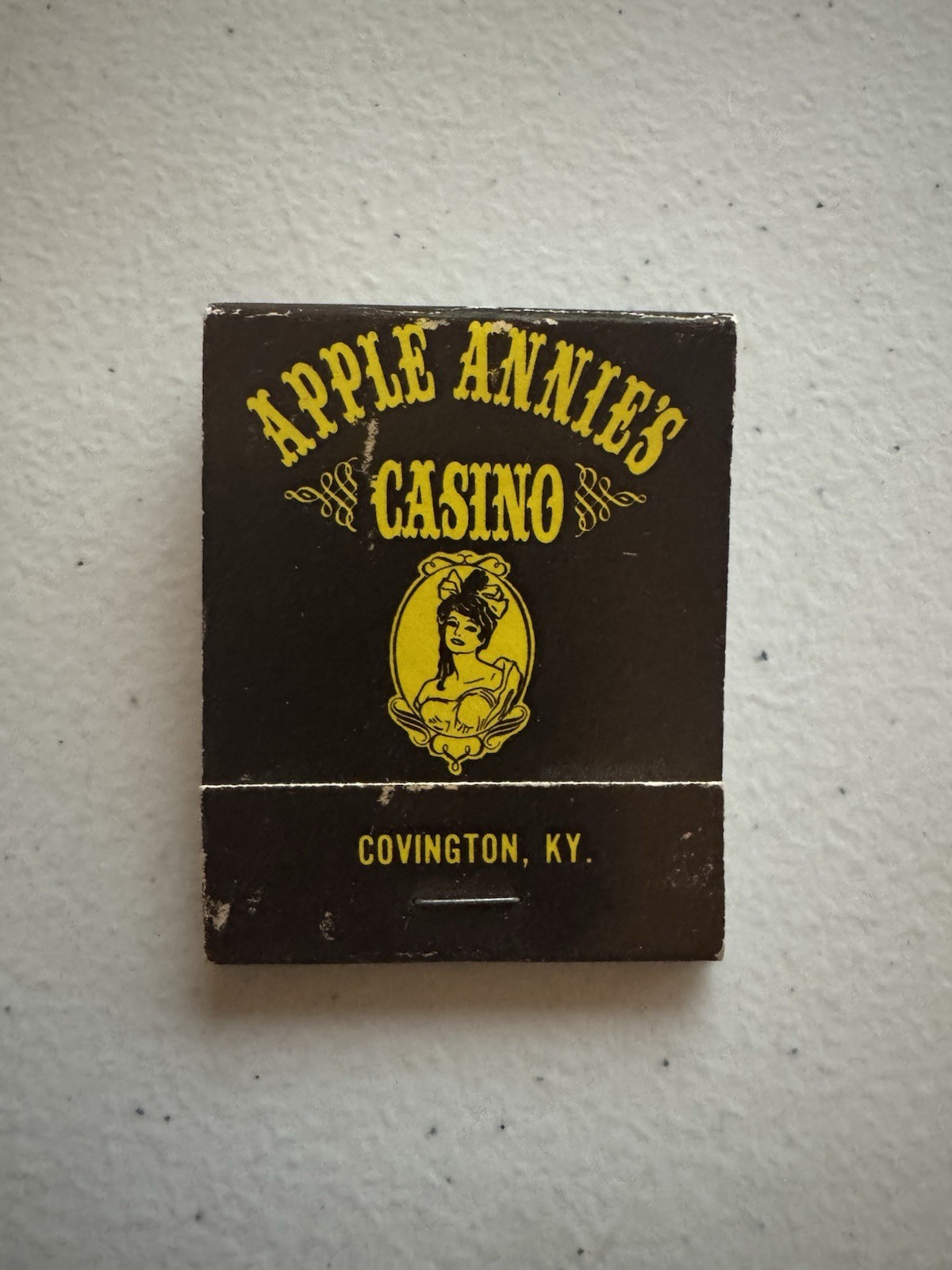 Apple Annies Covington Kentucky Casino Full Front Strike Matchbook