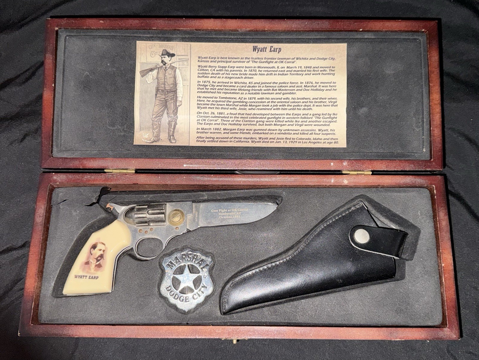 Vintage Wyatt Earp Folding Knife Box Set
