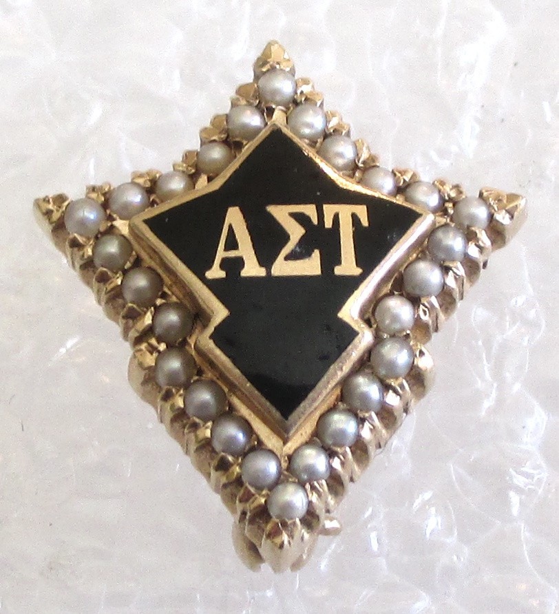 Vintage 10K Gold Alpha Sigma Tau ΑΣΤ Sorority Badge Pin w/ Seed Pearls 1949