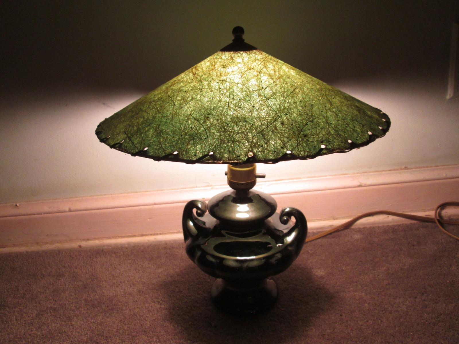 Vtg MCM Black Double Handle Black Ceramic Table Lamp w/ Green Fiberglass Shade