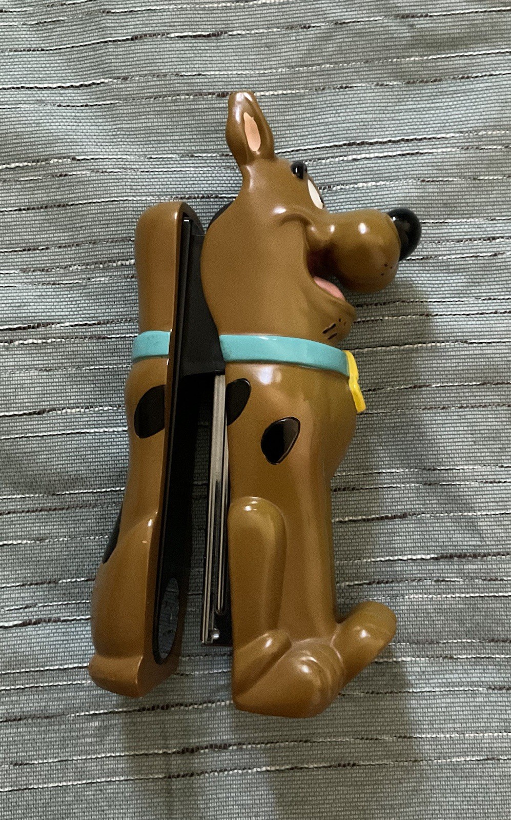VINTAGE Scooby-Doo Weighted Stapler from 1999 Warner Bros Store