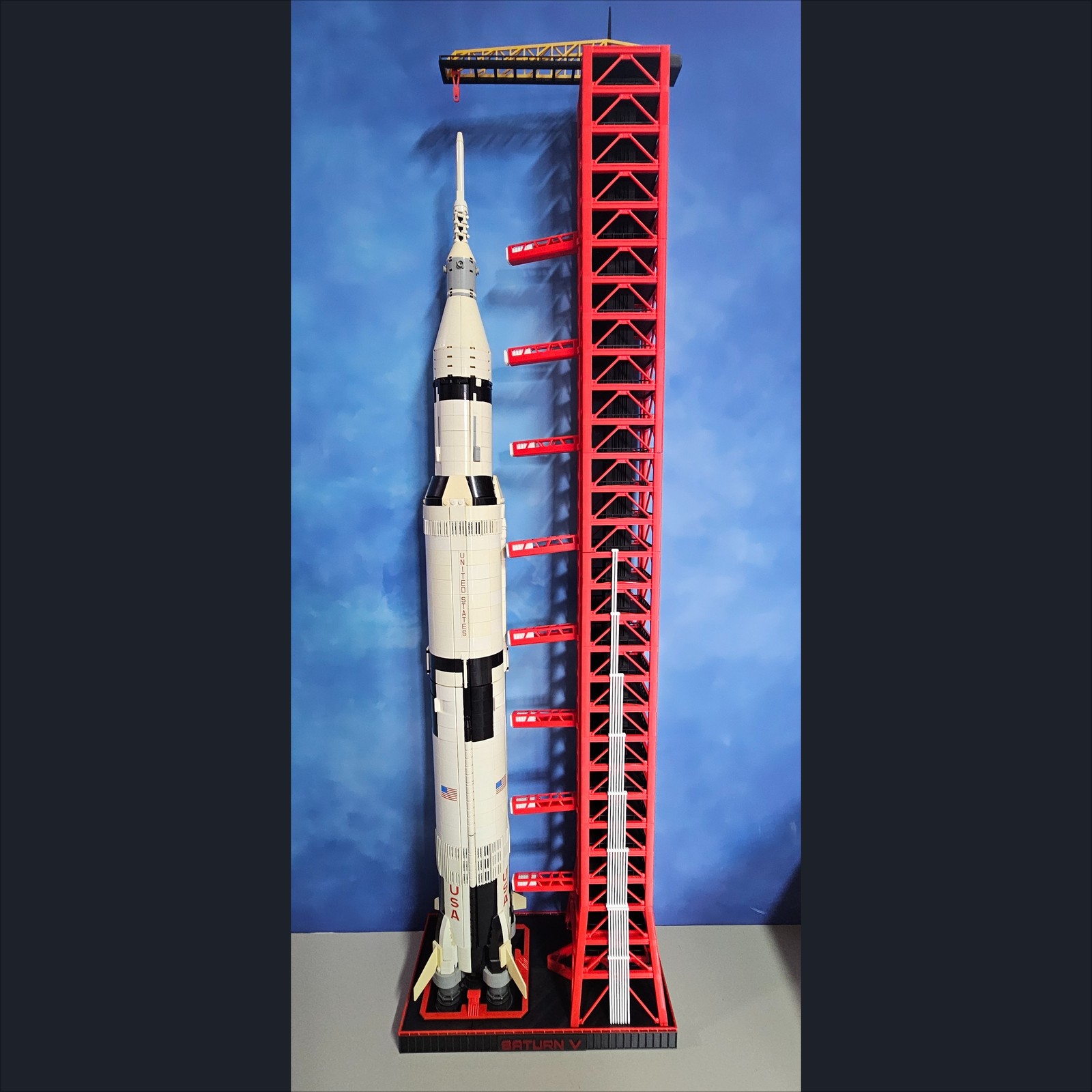 Saturn V Launch Umbilical Tower LUT for 1:110 NASA Apollo Saturn V 21309 92176