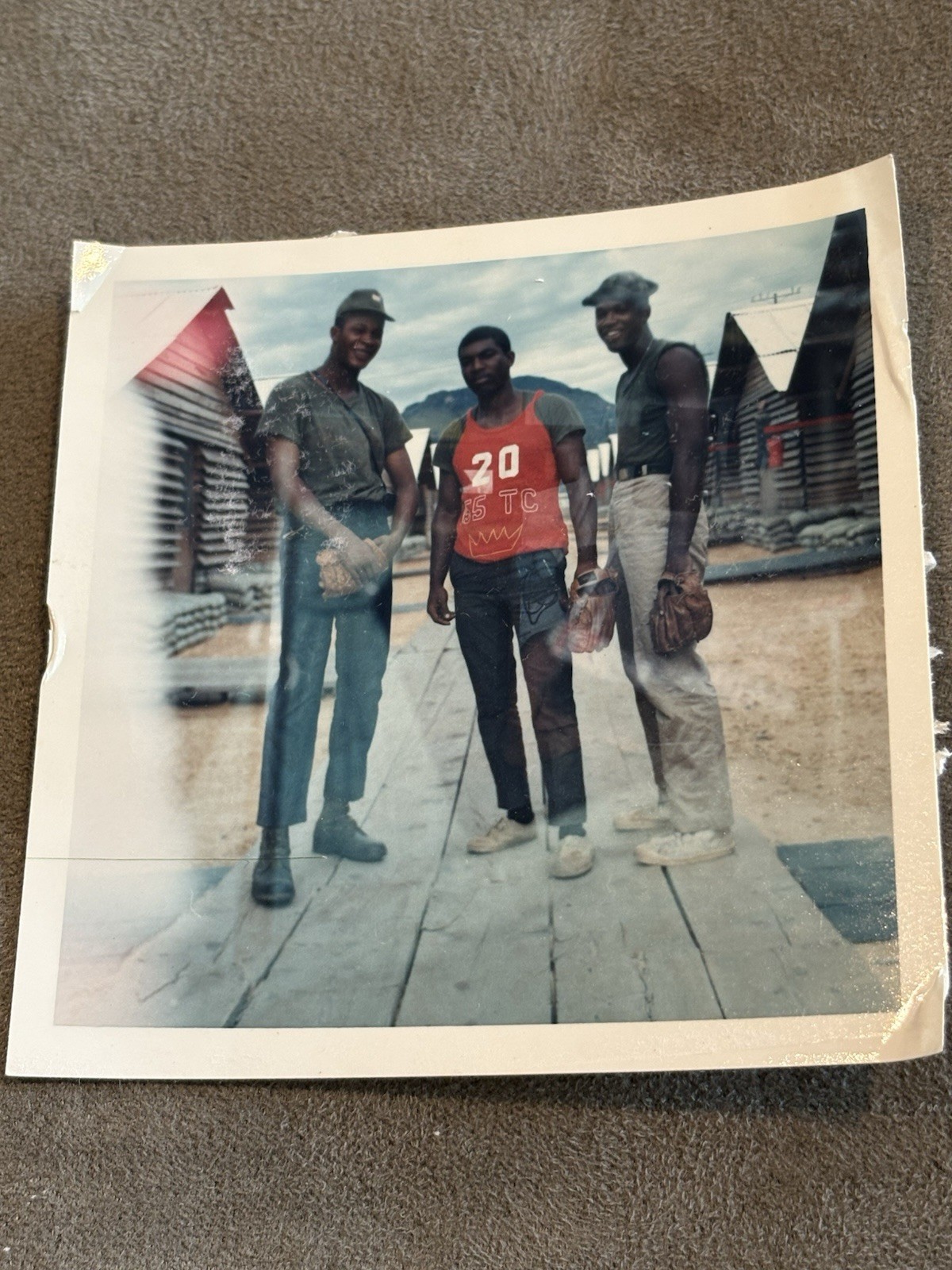 RARE ORIGINAL 1969 VIETNAM PIC of AFRICAN AMERICAN SOLDIERS PLAYING  BASEBALL 👀