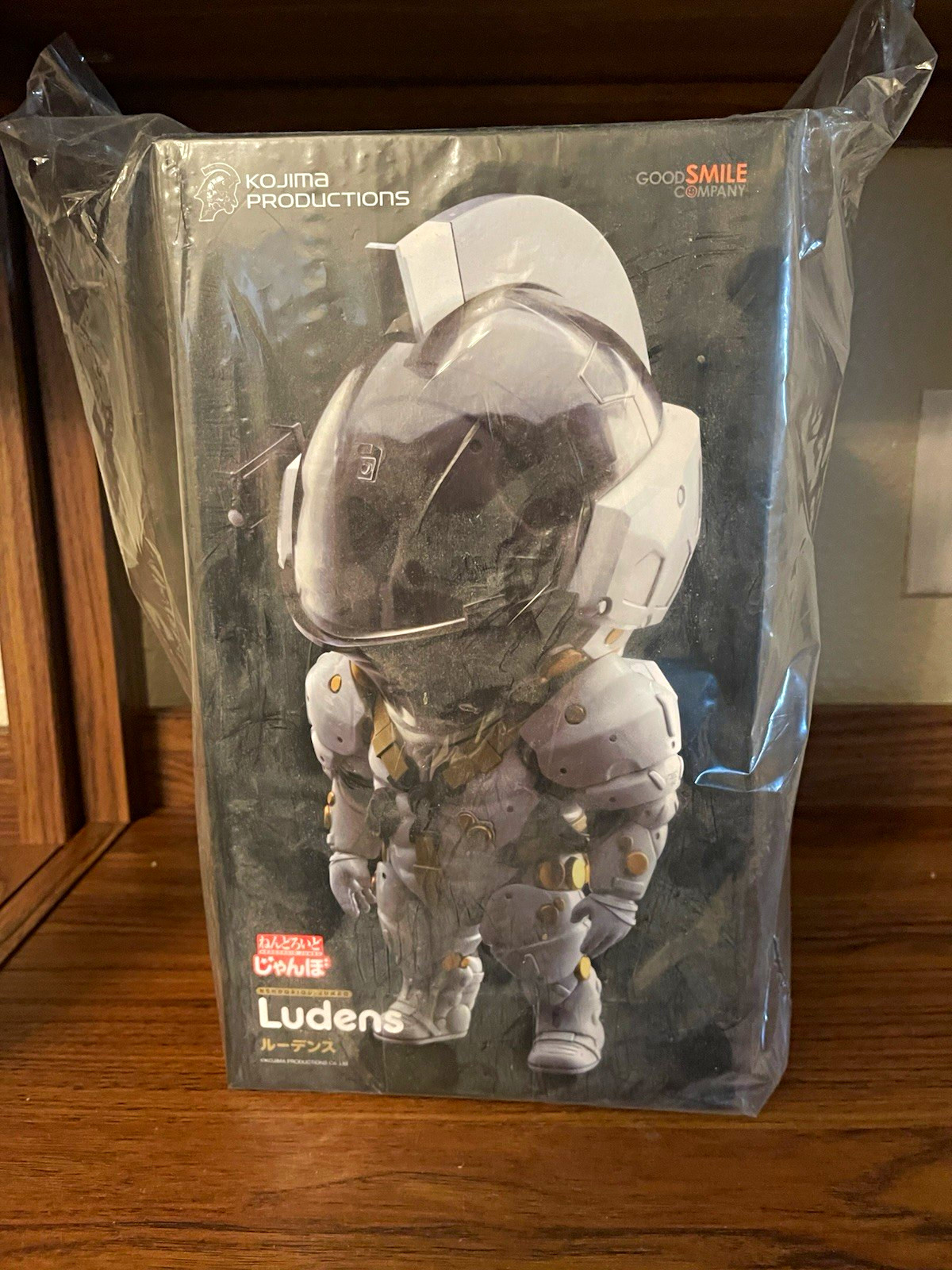 Good Smile Company Nendoroid Ludens Death Stranding Figure White/Gold