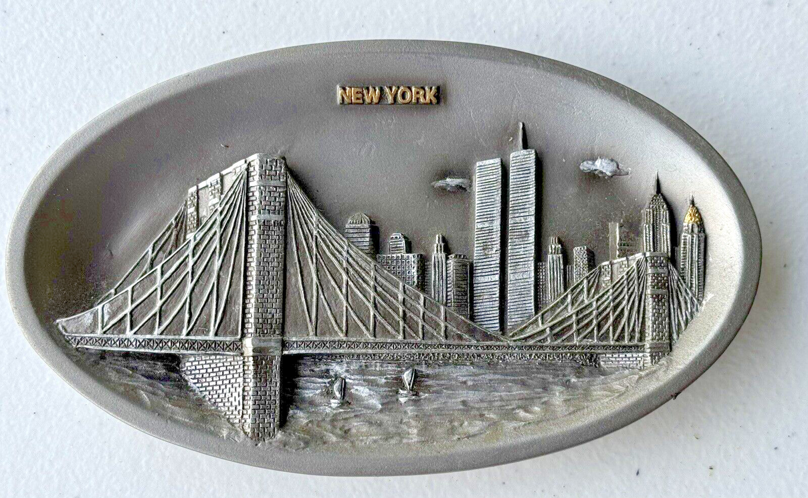 VINTAGE RARE HTF EMPIRE SOUVENIRS 3D NEW YORK CITY TWIN TOWERS PEWTER PLAQUE