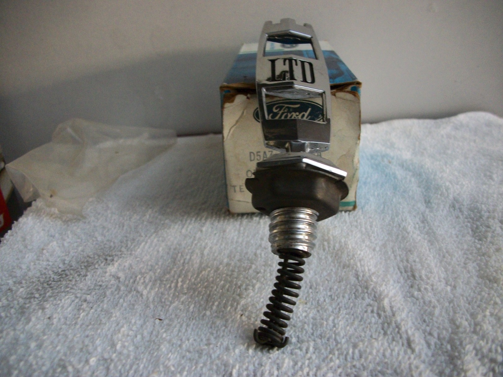 1979 1980 NOS LTD HOOD ORNAMENT D5AZ-16850-A