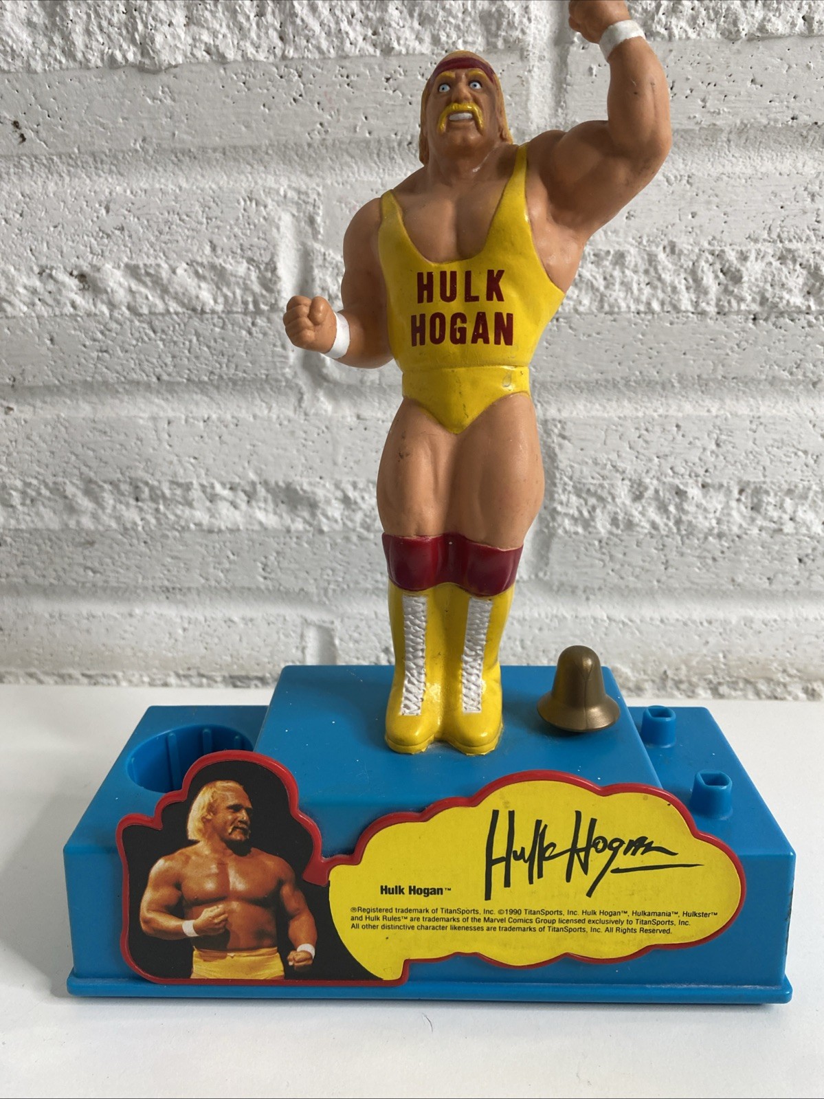 Hulk Hogan HULKSTER HULKAMANIA Toothbrush Holder TITANSPORTS 1990 9X9INCHES