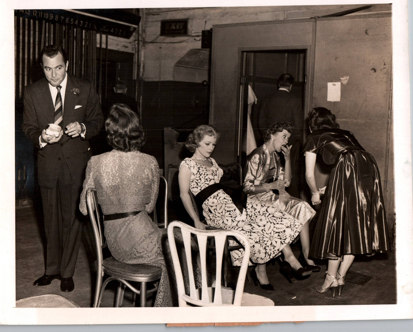 HOLLYWOOD ACTRESS IDA LUPINO BEHIND SCENES PORTRAIT 1940s ORIG  PHOTO MA8
