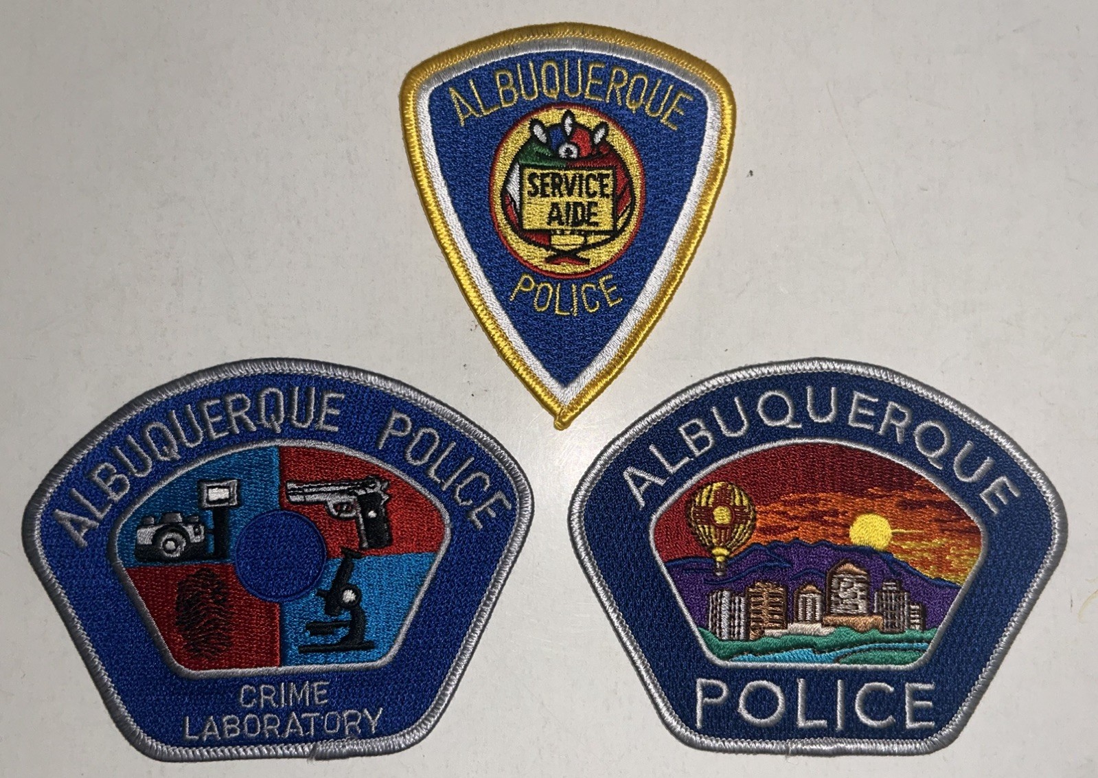 ALBUQUERQUE NEW MEXICO N.M. POLICE PATCHES : SERVICE AIDE & CRIME LAB