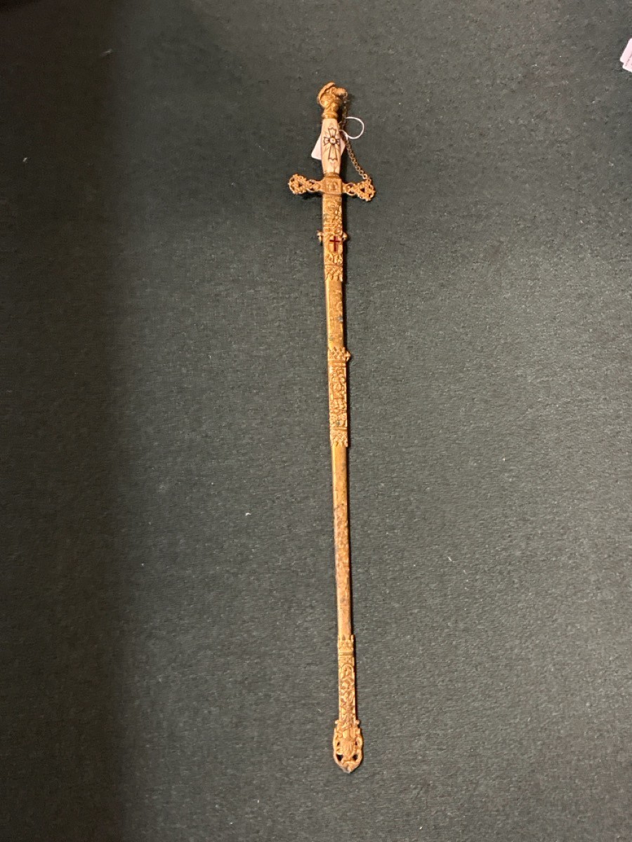 Antique Henderson Ames Knights Templar Masonic Sword and Scabbard (HPB008509)