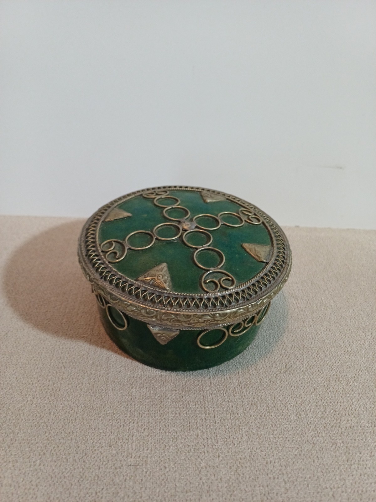 Vintage Round Large Enameled Green Trinket Box Silver Filigree With Lid