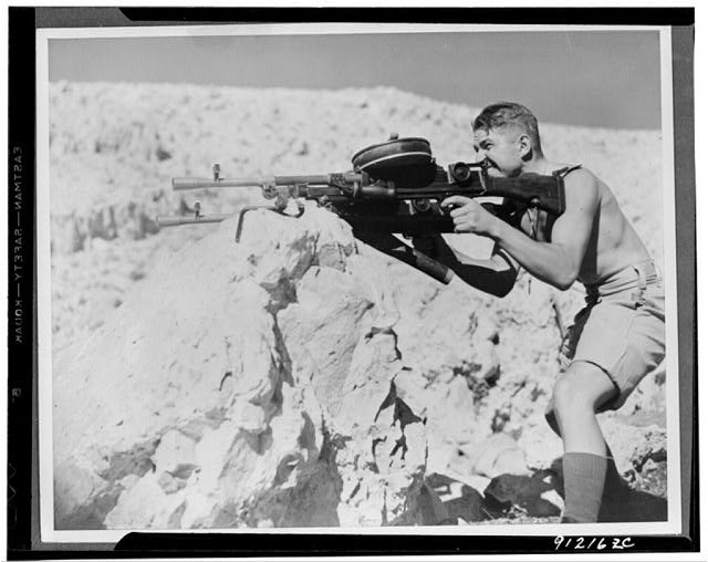 Photo:Middle East New Zealand Machine Gunner 1942 WW2 Soldier Firing Rifle