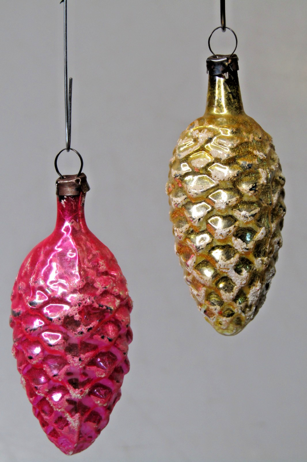 Lot Vintage Glass Embossed SNOW Decorated PINECONE Christmas Ornaments Germany