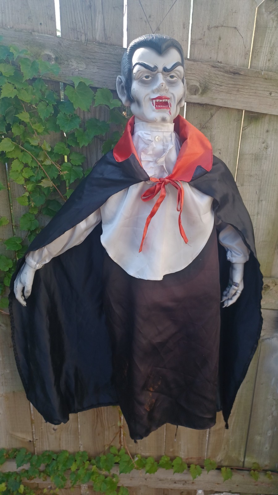 Vintage 2001 Gemmy Vampire Monster 3 Ft. Tall-Scary Halloween Prop 