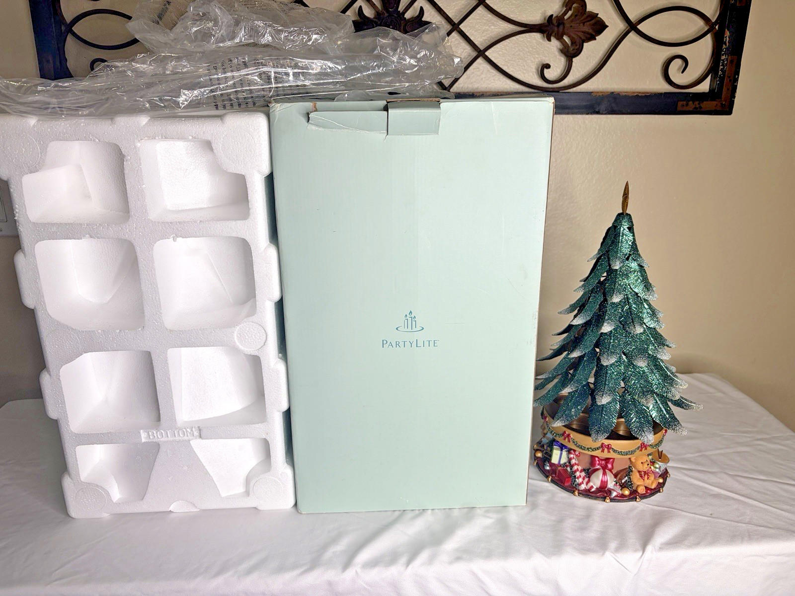 Partylite Glowing Christmas Tree Tealight Candle Holder & Music Box P7920 2003