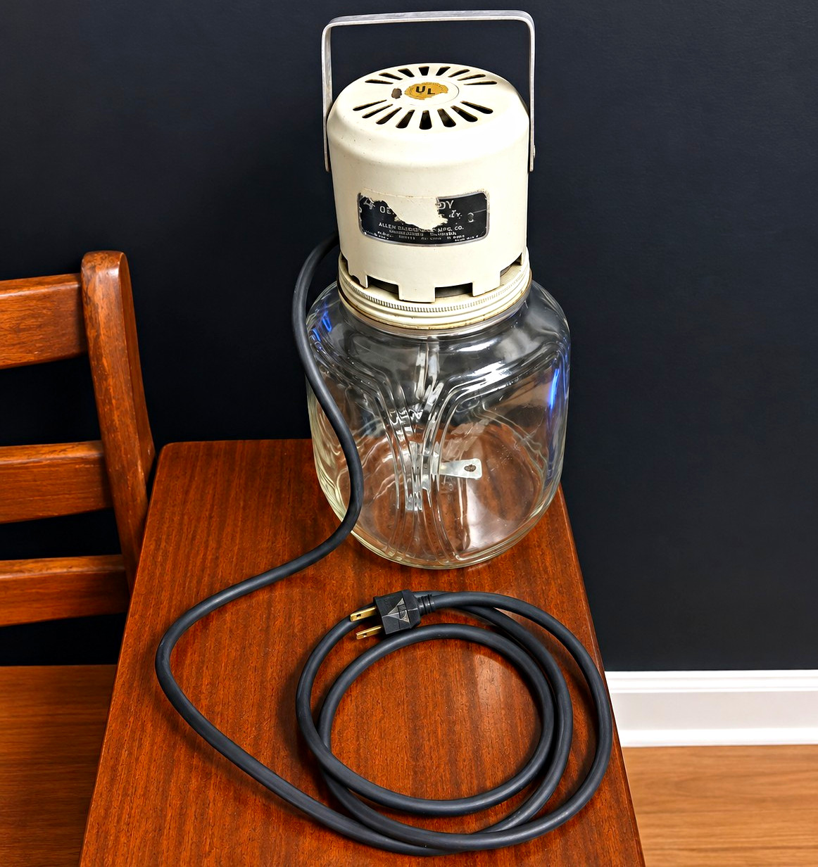 Vintage/Retro Electric Butter Churn Glass Jar White Top w/ Cord 1000W No.1000