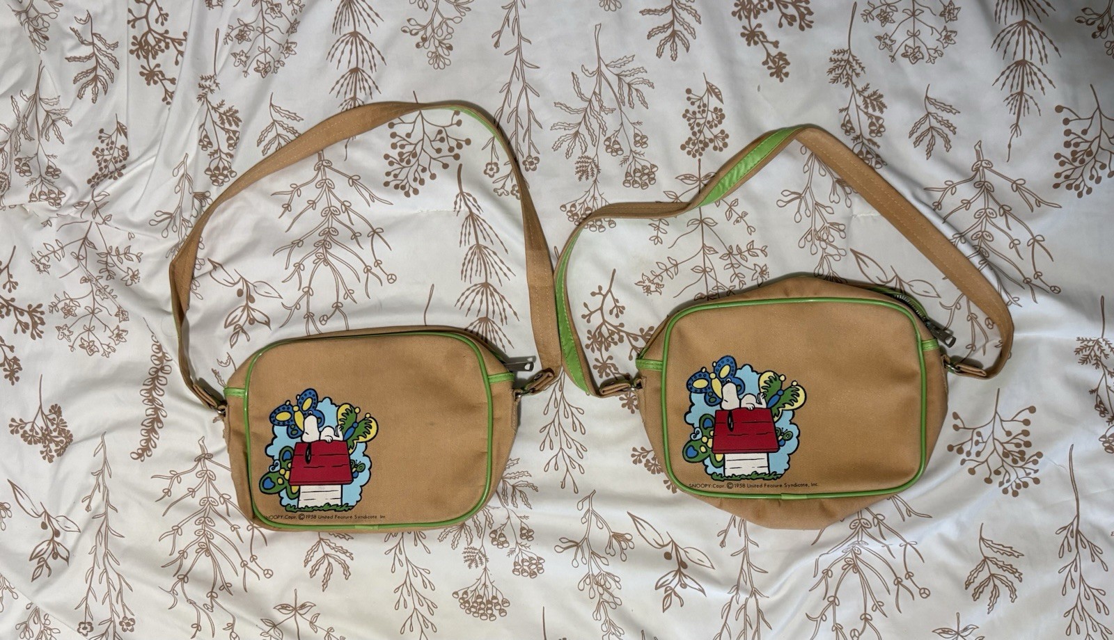 VTG : 1958 Peanuts Snoopy Hand Bag ( Lot Of 2 ) United Feature Syndicate, Inc.