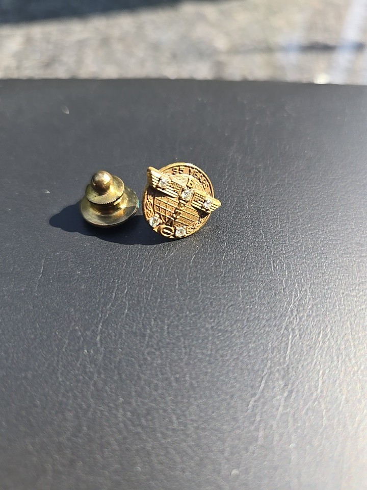 Vintage Boeing 35 Years Of Service Pin 1/10 10k GF 5 Diamonds Totem