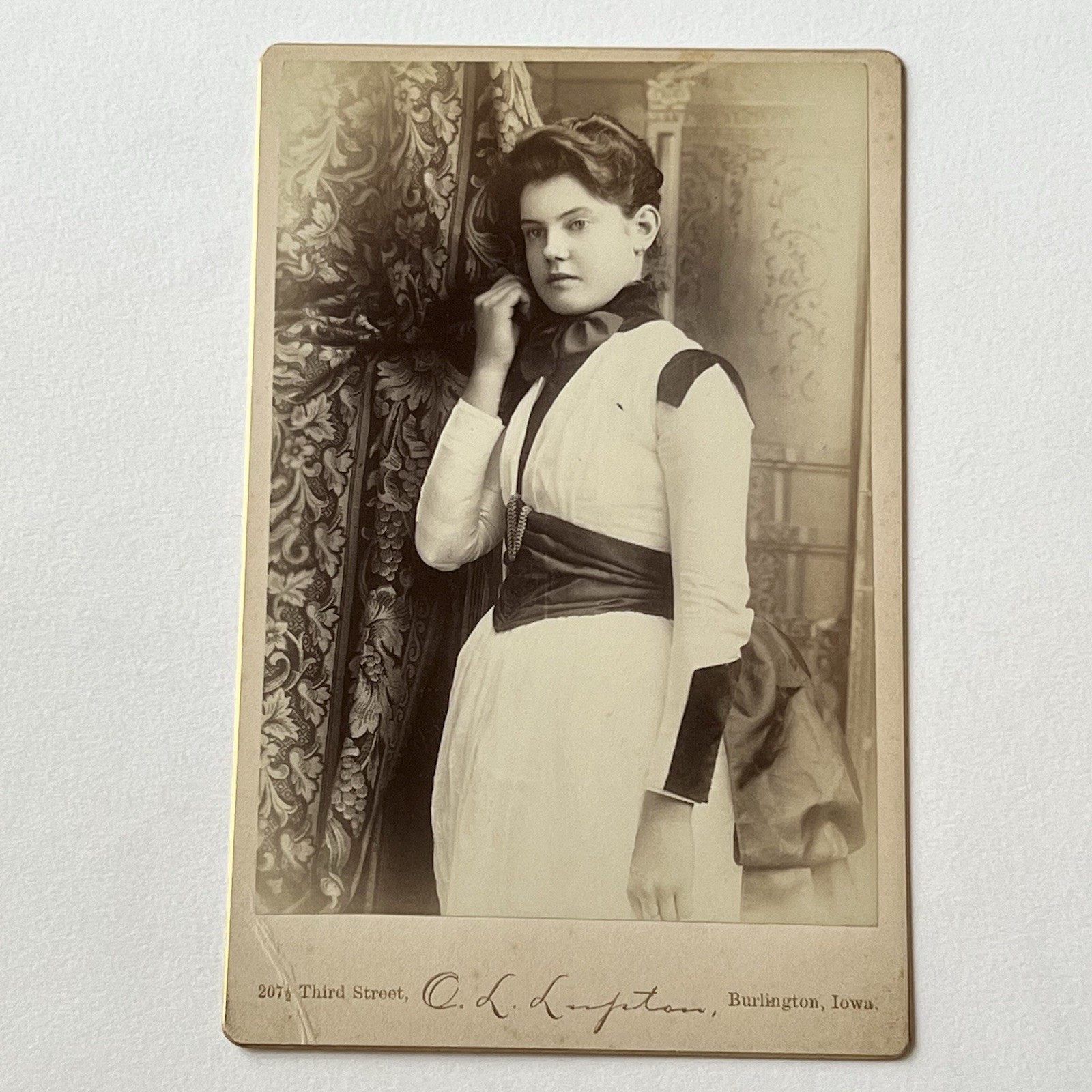 Antique Cabinet Card Photograph Very Beautiful Demure Young Woman Burlington IA