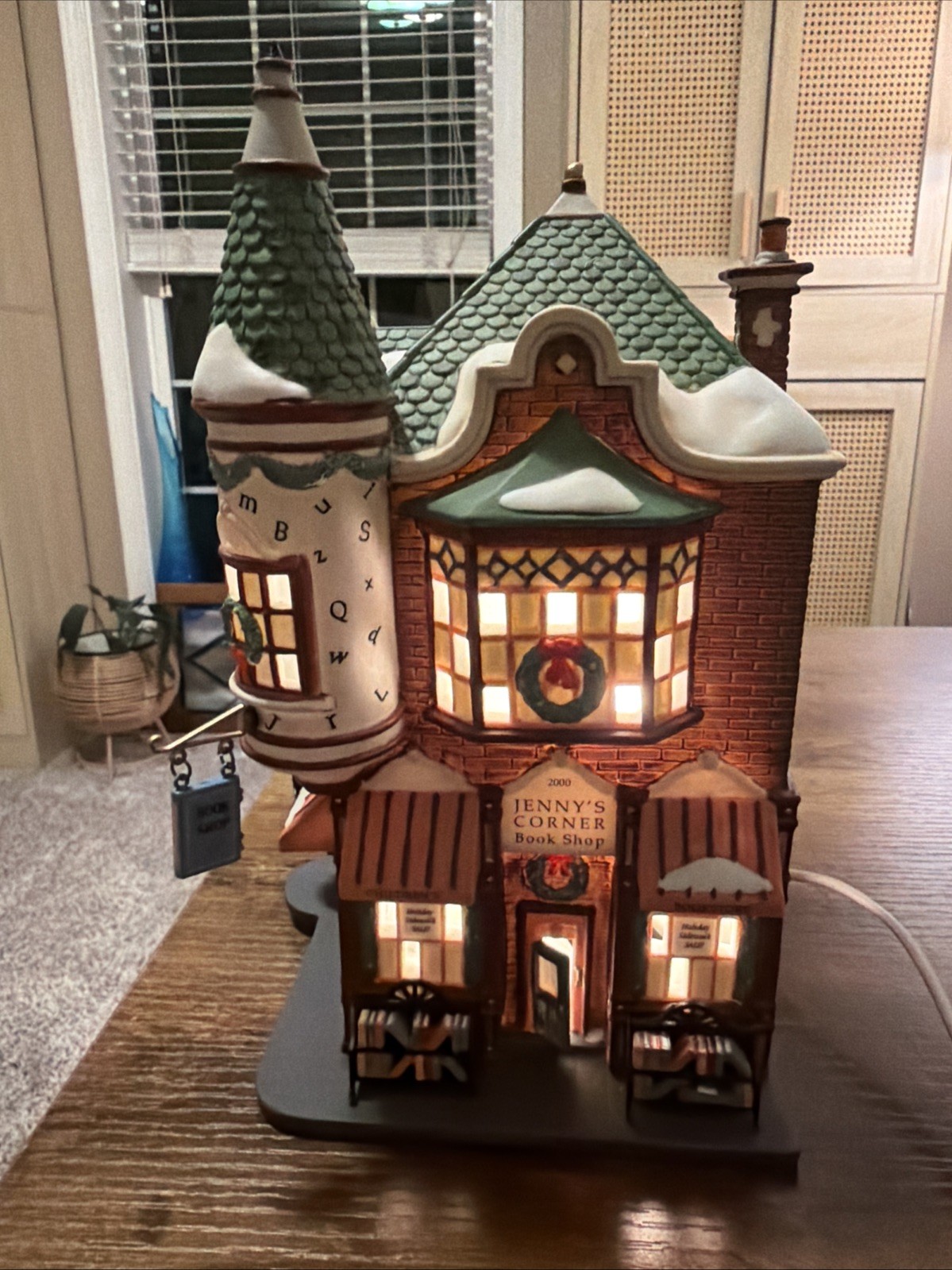 Department 56 Christmas in the City Jenny\'s Corner Book Shop Lighted Boxed 2000