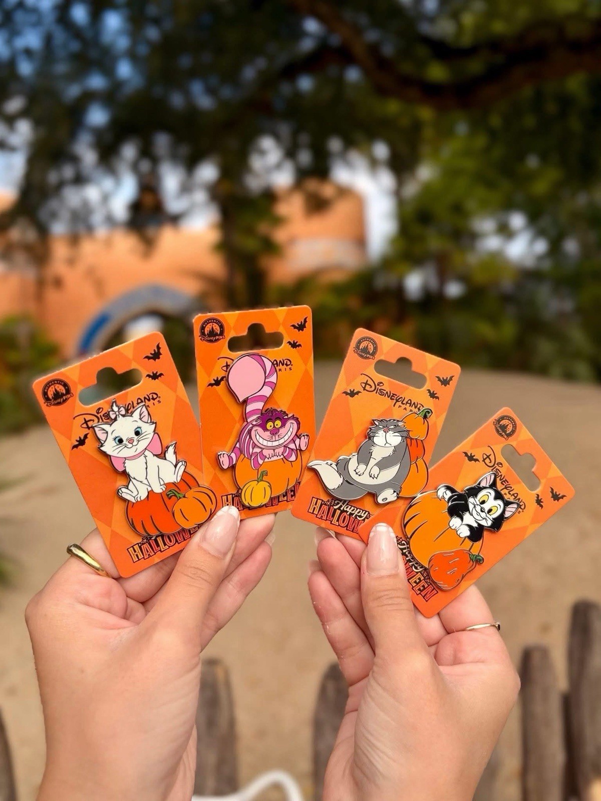 Disney 4 Pins Halloween Cat Marie, Cheshire, Figaro, Lucifer  Disneyland Paris