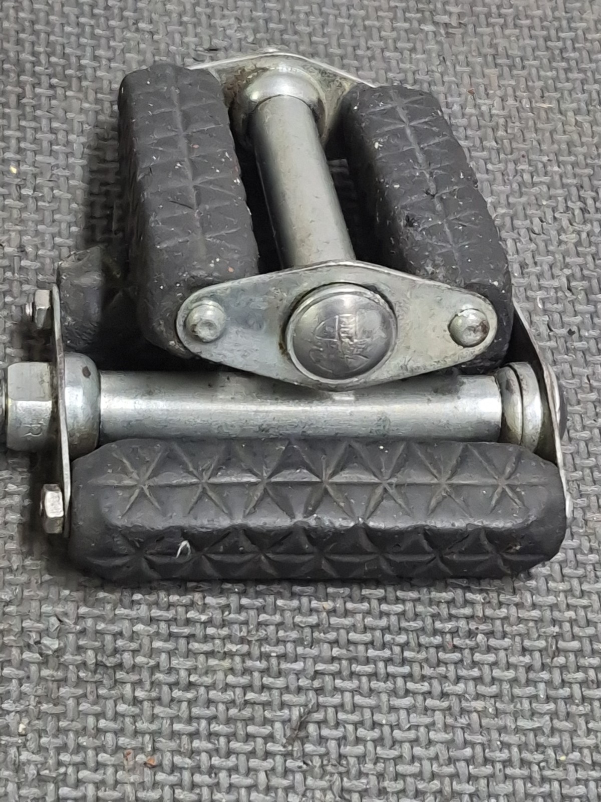 Vintage 1963 1964 Schwinn Early Stingray Bicycle Full Size Pedals 1/2
