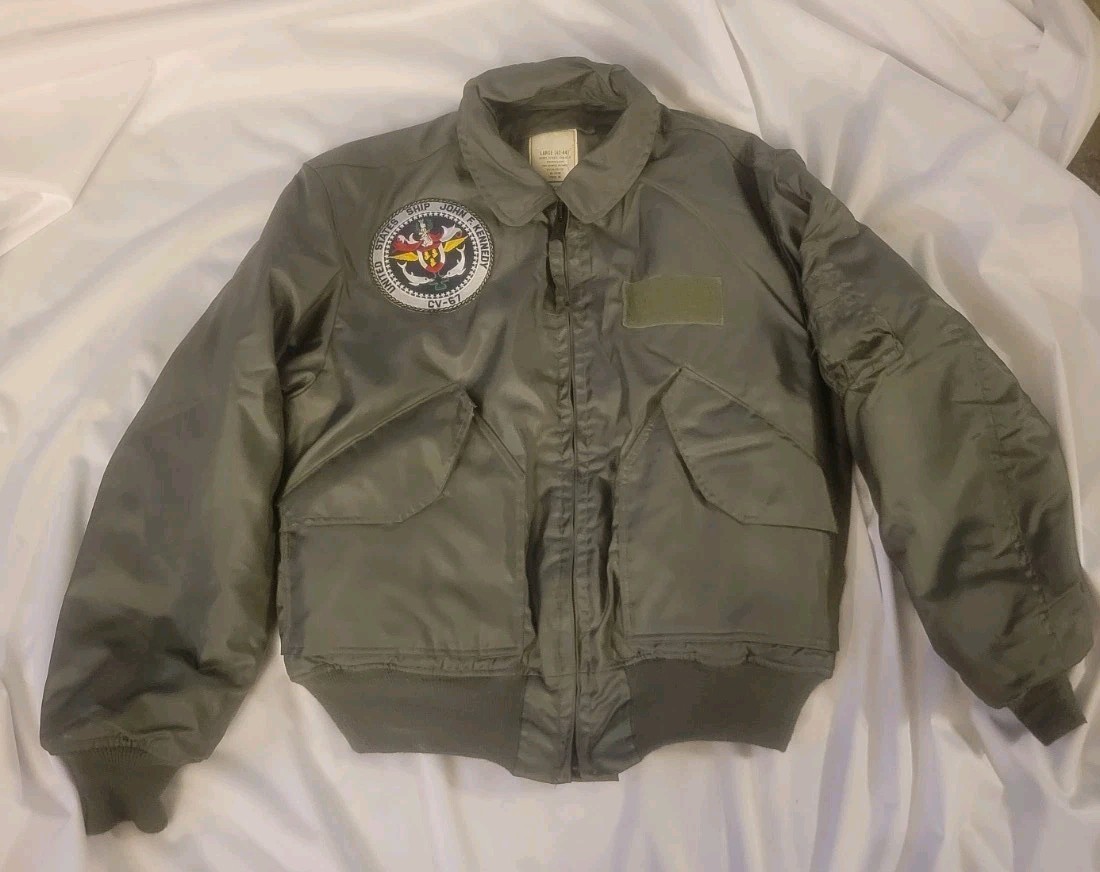 Vtg '80s CWU-45/P Flyers Jacket Large Cold Weather John F Kennedy USA Ship Patch