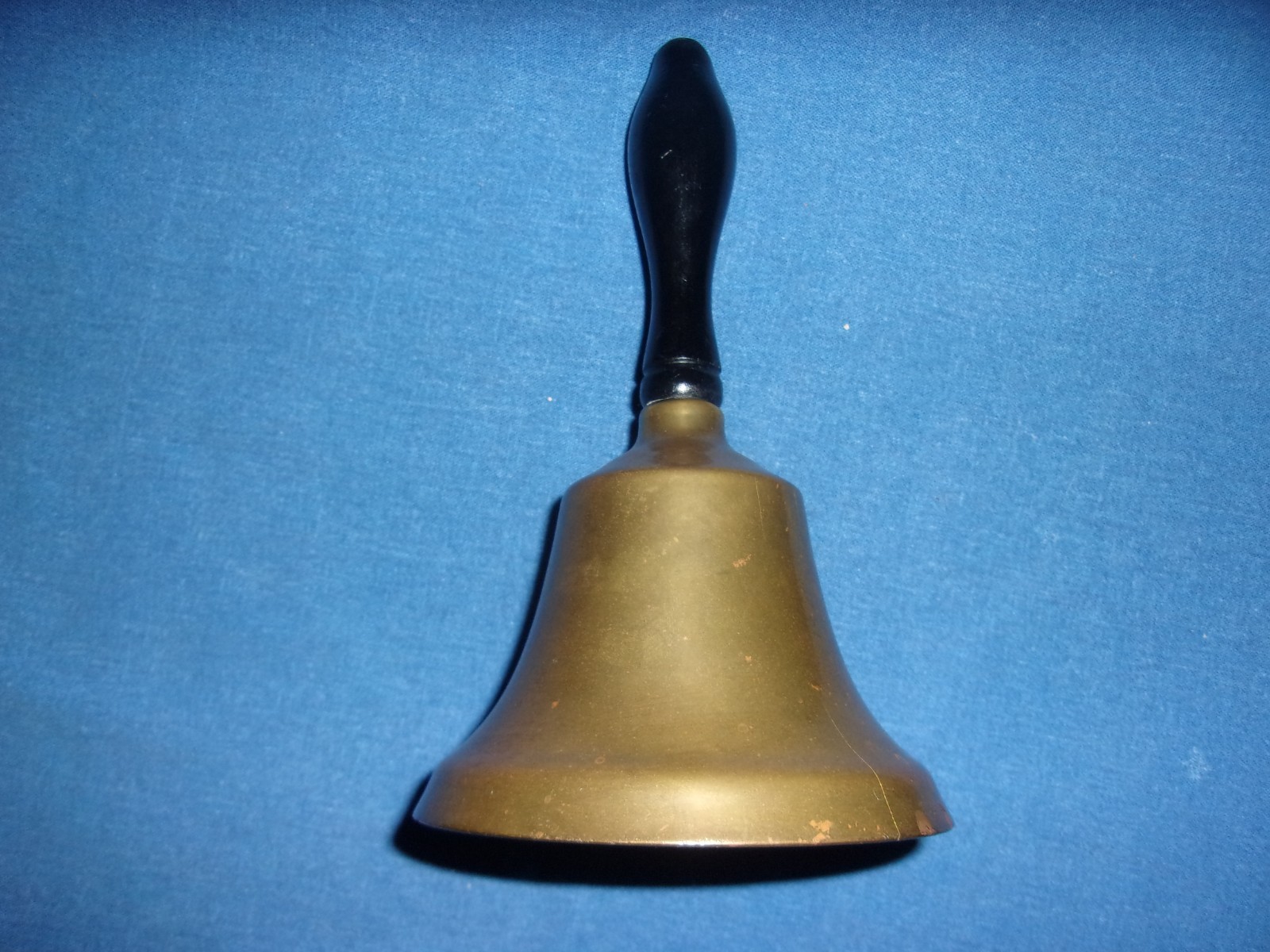 NICE LARGE ANTIQUE BRASS HAND HELD 5 INCH SCHOOL BELL