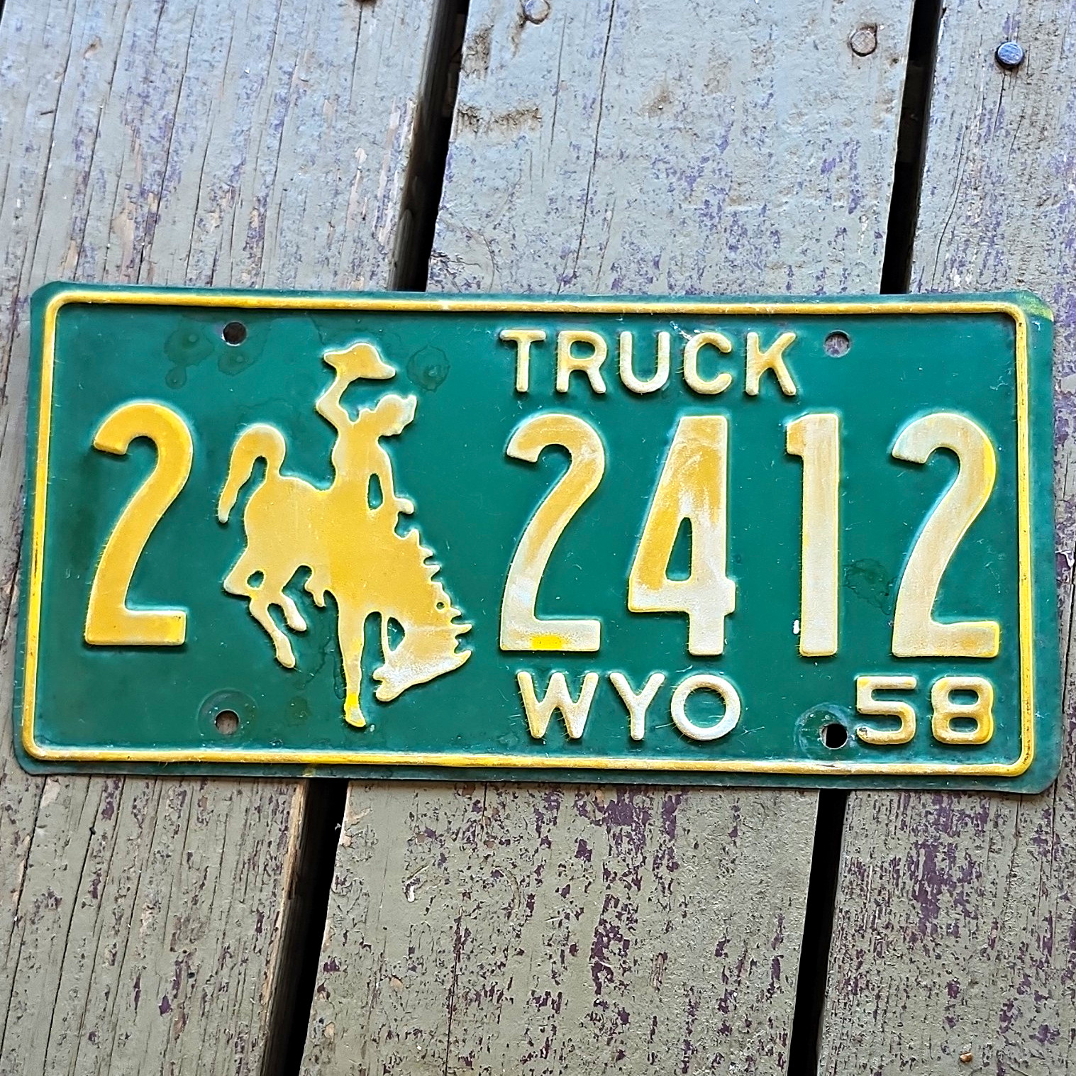 Vintage 1958 Wyoming Truck License Plate $2 \'2412 Green Yellow Bucking Horse 